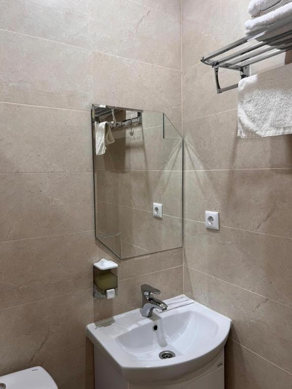 Гостинично-Банный Комплекс Майами Люкс Hotel Kostanay Ngoại thất bức ảnh